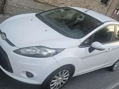 Usata Ford Fiesta Ghia 92 CV (67 kW) 2010 Utilitaria