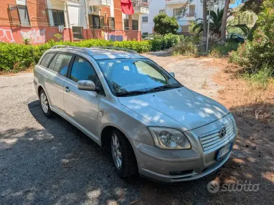 Usata Toyota Avensis 177 CV (130 kW) 2006 Grigio Station wagon