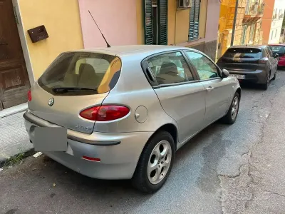 Usata Alfa Romeo 147 140 CV (102 kW) 2003 Grigio Utilitaria