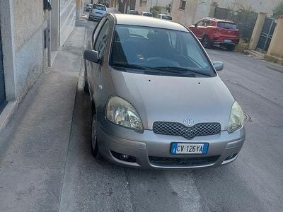 Usata Toyota Yaris 2005 Grigio Berlina