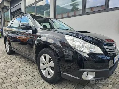 Usata Subaru Outback 150 CV (110 kW) 2011 Nero Station wagon