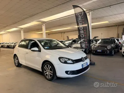 Usata VW Golf VI Comfortline 102 CV (75 kW) 2009 Bianco Utilitaria