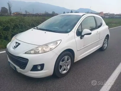 Usata Peugeot 207 73 CV (53 kW) 2010 Bianco Utilitaria