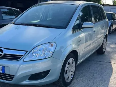 Usata Opel Zafira Club 94 CV (69 kW) 2009 Grigio Monovolume