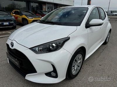 Usata Toyota Yaris Hybrid Active 92 CV (67 kW) 2023 Berlina