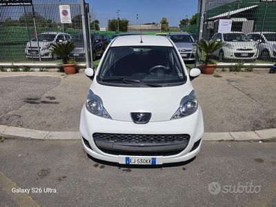 Usata Peugeot 107 Active 68 CV (50 kW) 2011 Bianco Utilitaria