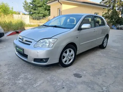 Usata Toyota Corolla Verso 110 CV (80 kW) 2006 Grigio Monovolume