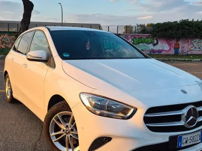 Usata Mercedes B180 136 CV (100 kW) 2019 Bianco Utilitaria