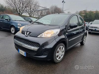 Usata Peugeot 107 Active 68 CV (50 kW) 2012 Nero Utilitaria