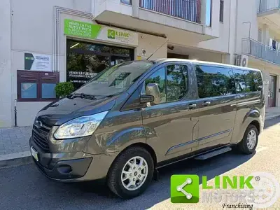 Begagnad Ford Tourneo Titanium 155 HK (114 kW) 2015 Grå Minibuss