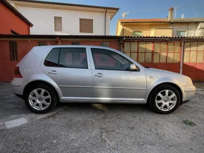 Usata VW Golf IV 105 CV (77 kW) 2003 Grigio Utilitaria