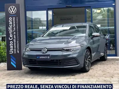 Usata VW Golf VIII 110 CV (80 kW) 2023 Grigio scuro Berlina