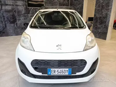 Usata Peugeot 107 Active 68 CV (50 kW) 2013 Bianco Utilitaria