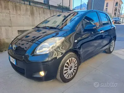 Begagnad Toyota Yaris 101 HK (74 kW) 2010 Svart Halvkombi