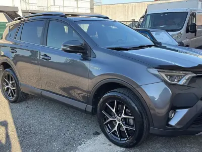 Usata Toyota RAV4 Hybrid Style 155 CV (114 kW) 2016 SUV