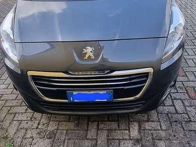 Gebraucht Peugeot 5008 Allure 163 PS (119 kW) 2015 Van / Kleinbus