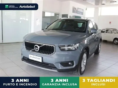 Usata Volvo XC40 Momentum 190 CV (139 kW) 2020 Grigio / gray SUV