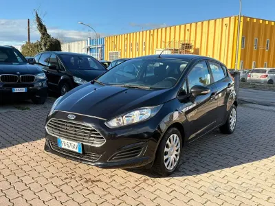 Käytetty Ford Fiesta 95 HP (69 kW) 2015 Musta Viistoperä