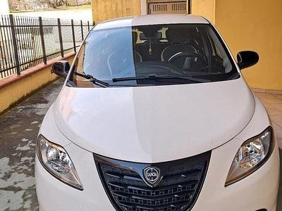 Usata Lancia Ypsilon 2015 Bianco Utilitaria