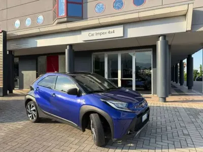 Usata Toyota Aygo X Lounge 72 CV (52 kW) 2022 Blu/azzurro SUV