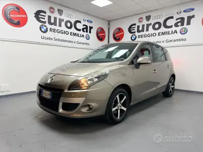 Usata Renault Scénic Luxe 110 CV (80 kW) 2010 Giallo Monovolume