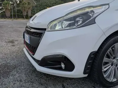 Usata Peugeot 208 Allure 75 CV (55 kW) 2017 Bianco Utilitaria