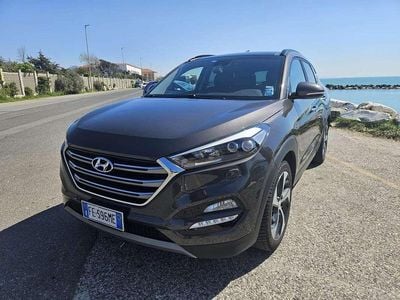 Usata Hyundai Tucson Xpossible 141 CV (103 kW) 2016 Marrone SUV