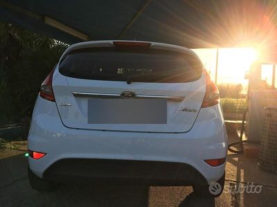 Usata Ford Fiesta 68 CV (50 kW) 2009 Bianco Utilitaria
