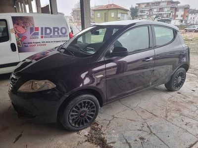 Usata Lancia Ypsilon 84 CV (61 kW) 2014 Viola Utilitaria