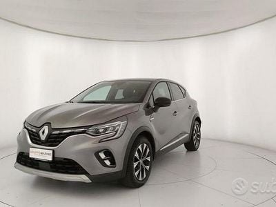 Usata Renault Captur Techno 160 CV (117 kW) 2022 Grigio SUV