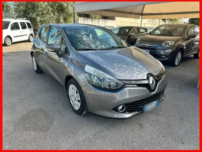 Usata Renault Clio IV 72 CV (52 kW) 2014 Grigio Berlina