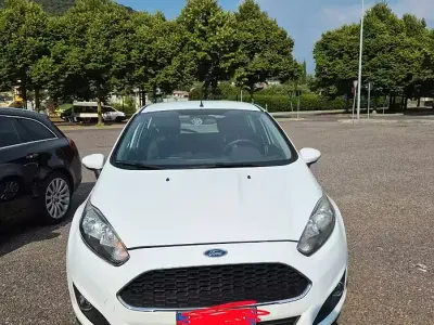 Usata Ford Fiesta 60 CV (44 kW) 2016 Bianco Utilitaria