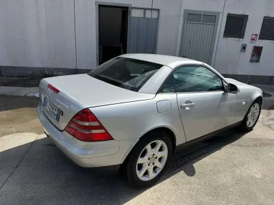 Usata Mercedes SLK230 193 CV (141 kW) 1999 Argento Cabrio