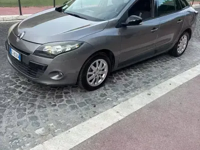 Usata Renault Mégane GrandTour 110 CV (80 kW) 2011 Grigio Station wagon