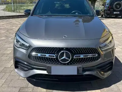 Usata Mercedes GLA200 Premium 150 CV (110 kW) 2022 Grigio SUV