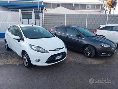 Usata Ford Fiesta 59 CV (43 kW) 2012 Bianco Berlina