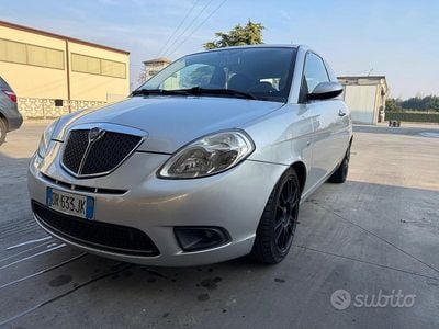 Usata Lancia Ypsilon 75 CV (55 kW) 2008 Grigio Utilitaria