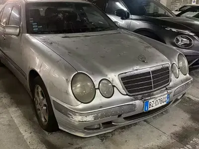 Usata Mercedes E270 170 CV (125 kW) 2002 Grigio Berlina