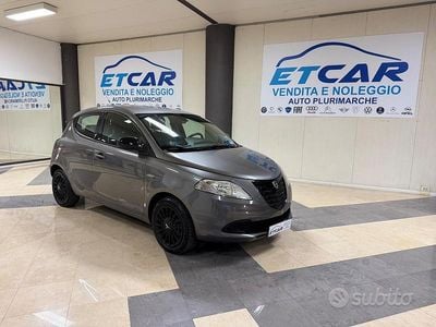 Usata Lancia Ypsilon Gold 69 CV (50 kW) 2016 Grigio Utilitaria
