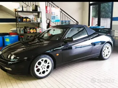 Usata Alfa Romeo Spider 155 CV (114 kW) 1999 Nero Cabrio