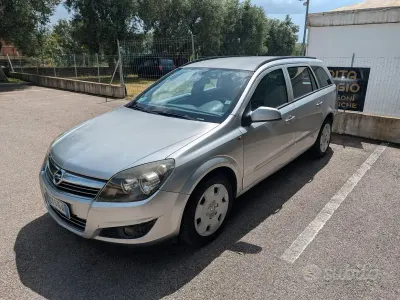 Usata Opel Astra Enjoy 101 CV (74 kW) 2005 Grigio Station wagon