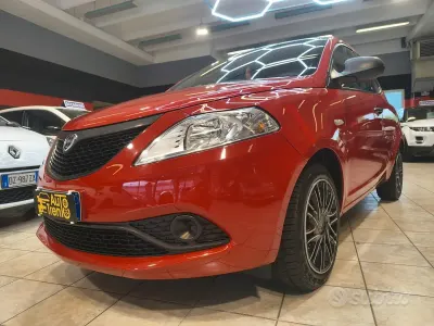 Usata Lancia Ypsilon Gold 69 CV (50 kW) 2018 Rosso Utilitaria