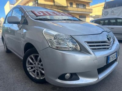 usata Toyota Verso 2,0 TDI 2010 KM CERT FULL OPT