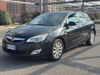 Usata Opel Astra Cosmo 110 CV (80 kW) 2011 Nero Berlina