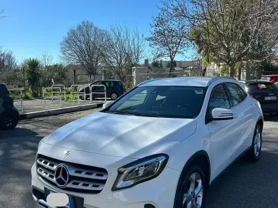 Usata Mercedes GLA200 136 CV (100 kW) 2019 Bianco SUV