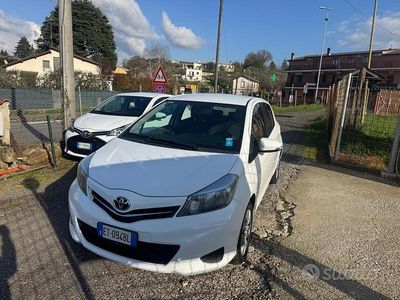 Usata Toyota Yaris Lounge 69 CV (50 kW) 2013 Bianco Utilitaria