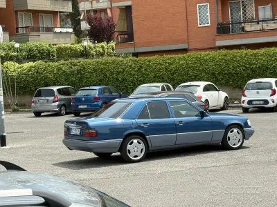 Usata Mercedes E320 220 CV (161 kW) 1994 Blu Berlina