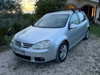 Begagnad VW Golf IV Comfortline 102 HK (75 kW) 2006 Grå Sedan