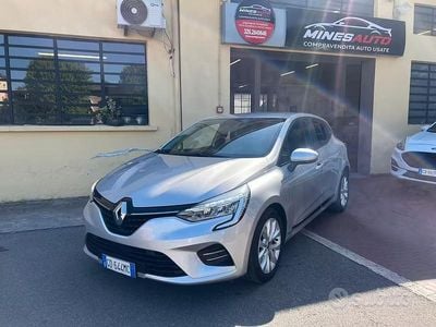Usado Renault Clio V Intens 86 HP (63 kW) 2021 Cinzento Sedan