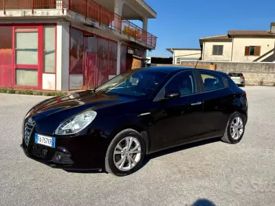 Usata Alfa Romeo Giulietta Exclusive 140 CV (102 kW) 2013 Nero Utilitaria